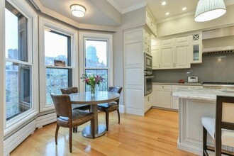 216 Beacon St in Boston, MA - Foto de edificio - Building Photo