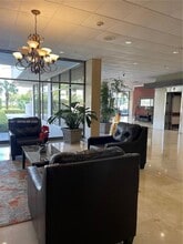 400 Kings Point Dr, Unit 1131 in Sunny Isles Beach, FL - Foto de edificio - Building Photo