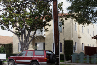744 Walnut Ave in Long Beach, CA - Foto de edificio - Building Photo