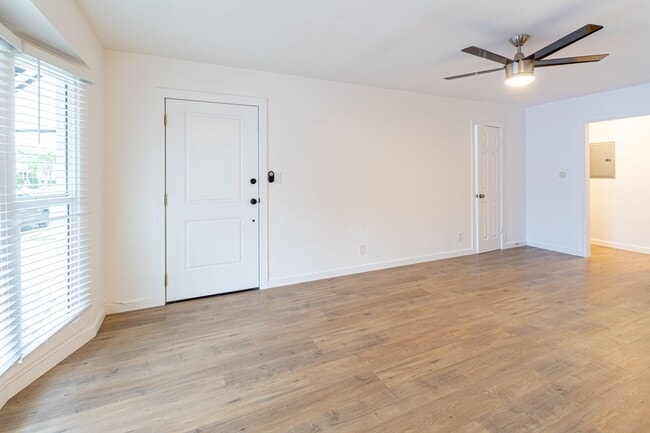 1521 2nd St