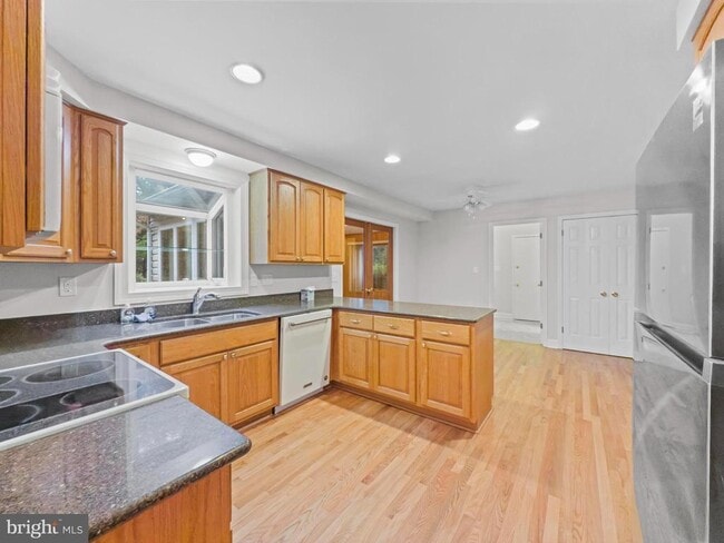 10034 Chatelaine Cir in Ellicott City, MD - Building Photo - Building Photo