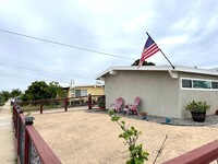 1117 Iris Ave in Imperial Beach, CA - Foto de edificio - Building Photo