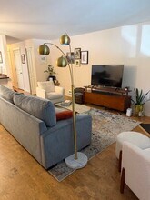 7307 Sand Point Way NE, Unit B506 in Seattle, WA - Foto de edificio - Building Photo