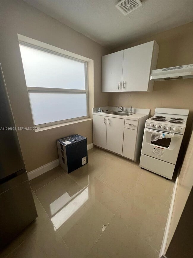 property at 4121 SW 20th St