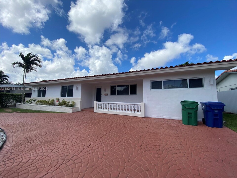 19330 NE 18th Pl in Miami, FL - Building Photo