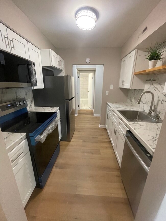 1047 S Evergreen Ave, Unit 107