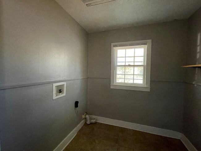 2104-2106 McAllister St in Milan, TN - Foto de edificio - Building Photo
