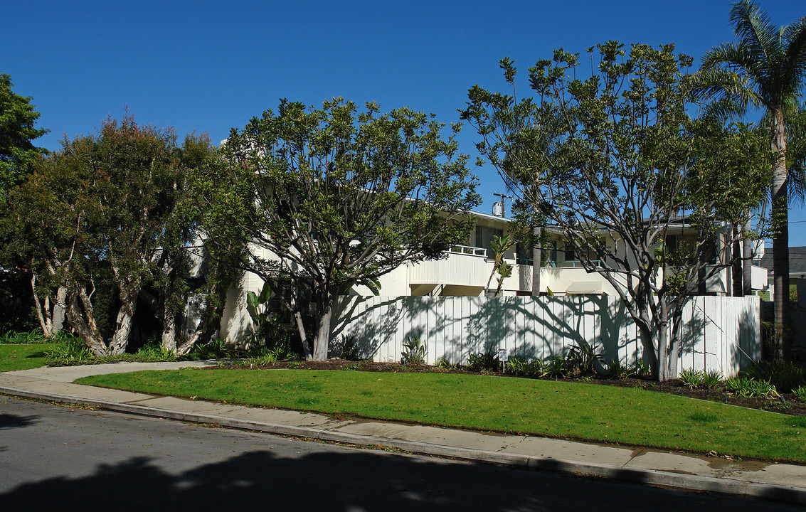 1400-1408 Clay St in Newport Beach, CA - Building Photo