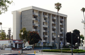 Plaza Vista in Oxnard, CA - Building Photo - Building Photo