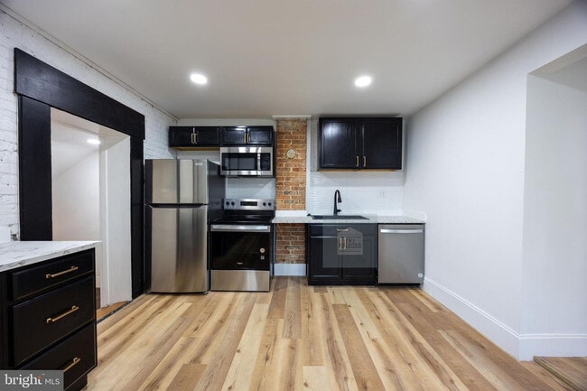 209 E Martin St, Unit Apt B in Martinsburg, WV - Foto de edificio - Building Photo