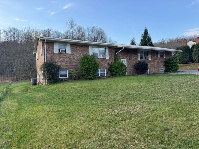 property at 2903 S Greenwood Dr