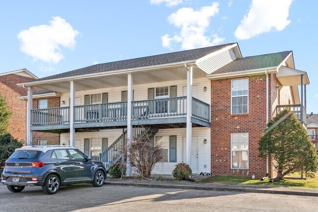 1860 Waters Edge Dr in Clarksville, TN - Building Photo - Building Photo