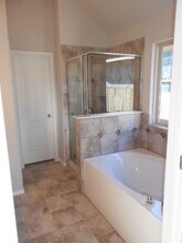 533 Peregrine Way in Leander, TX - Foto de edificio - Building Photo