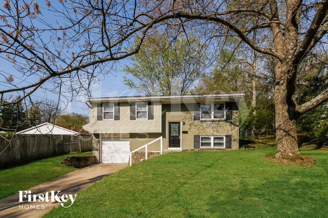 1494 Meadowbright Ln in Cincinnati, OH - Building Photo