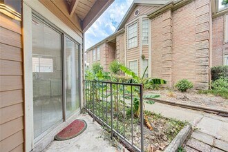 12200 Overbrook Ln in Houston, TX - Building Photo - Building Photo