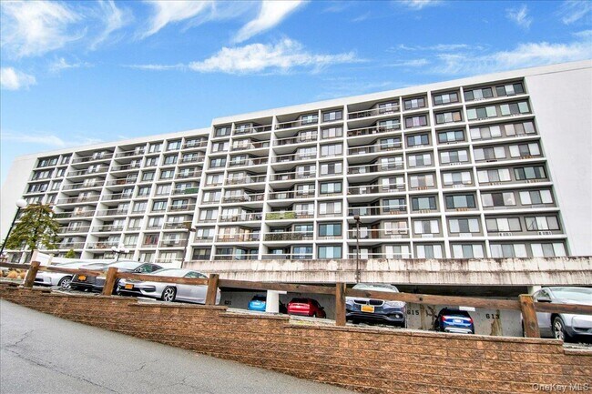 500 High Point Dr in Hartsdale, NY - Building Photo - Building Photo