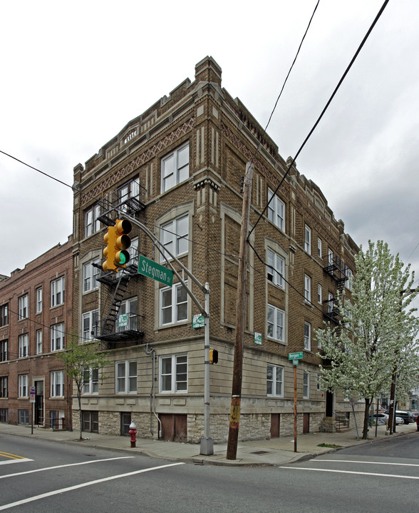 253 Stegman Pky in Jersey City, NJ - Foto de edificio