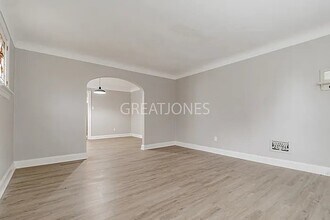 113 Powell Ave in Ferguson, MO - Foto de edificio - Building Photo