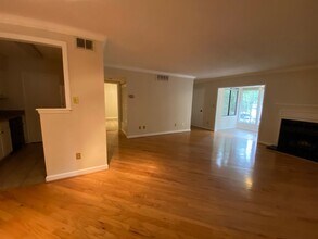 5005 Wingate Way in Atlanta, GA - Building Photo - Building Photo