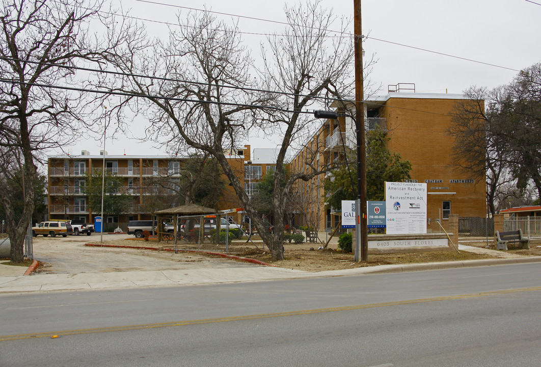 Lewis Chatham Apartments in San Antonio, TX - Foto de edificio