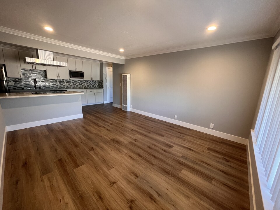 953 Helen in Sunnyvale, CA - Building Photo