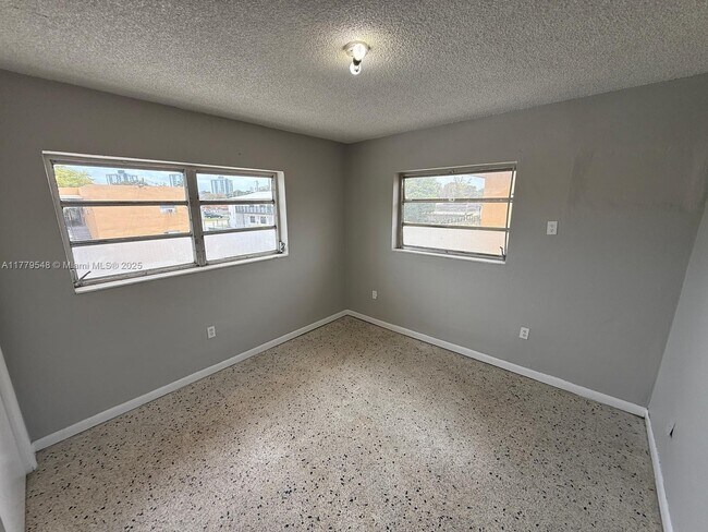 3045 NW 21st Ct-Unit -6 in Miami, FL - Building Photo - Building Photo