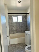 447 E 61st St, Unit #4 in Long Beach, CA - Building Photo - Building Photo