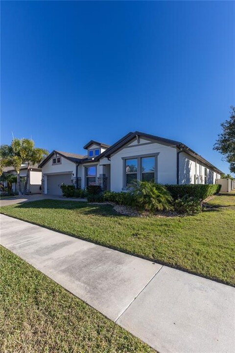 2732 Matera Dr in St. Cloud, FL - Building Photo