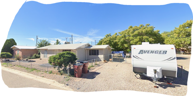 201 Christopher Dr in Belen, NM - Foto de edificio - Building Photo