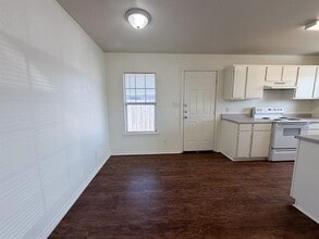 204 West Lamar St in Palmer, TX - Building Photo - Building Photo