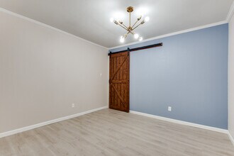 3915 St Christopher Ln in Dallas, TX - Foto de edificio - Building Photo