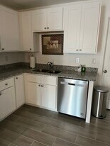 2156 Edison Ave, Unit 2 in Ft. Myers, FL - Building Photo