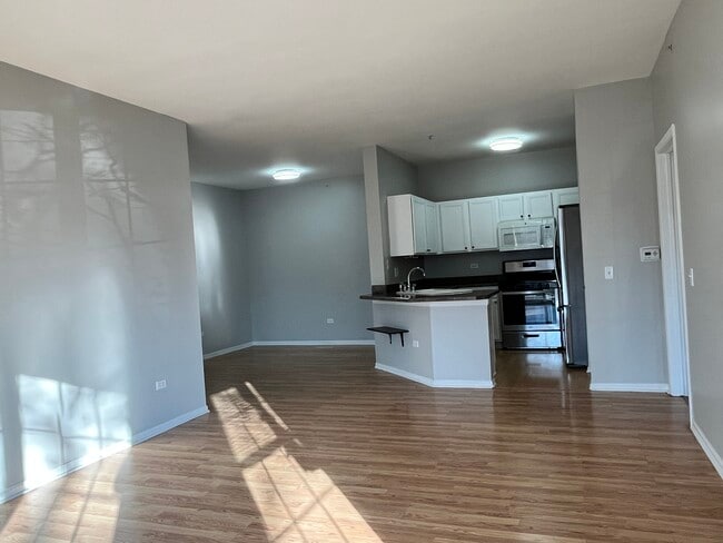 3275 Stratford Ct, Unit 1B in Lake Bluff, IL - Building Photo - Building Photo