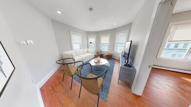 108 Boston St, Unit 3 in Boston, MA - Building Photo - Building Photo