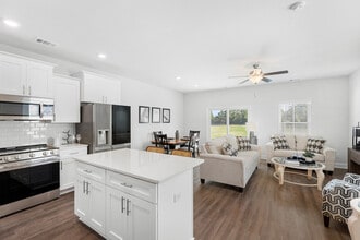 Oak Grove Townhomes in Savannah, GA - Foto de edificio - Building Photo