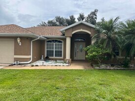 2590 Abbotsford St in North Port, FL - Building Photo