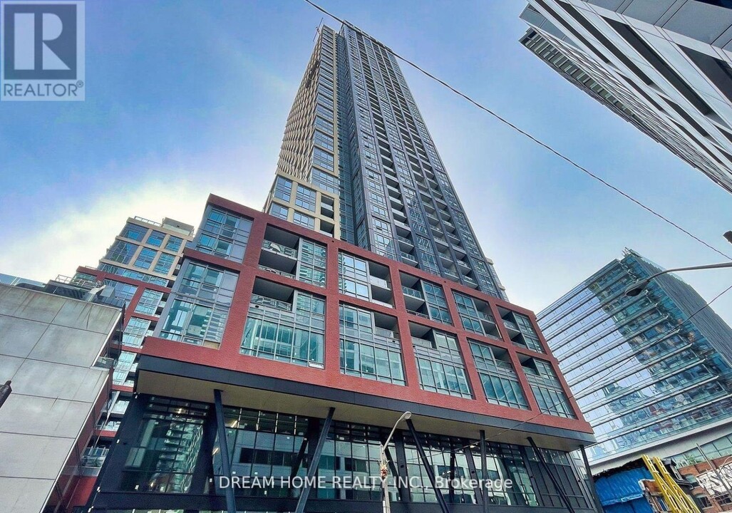 108-1108 Peter St in Toronto, ON - Building Photo