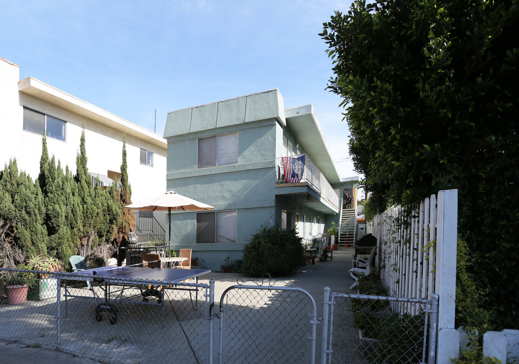 30 Rose Ave in Venice, CA - Foto de edificio