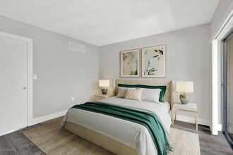 Marine Plaza Apartments in Miami, FL - Foto de edificio - Building Photo