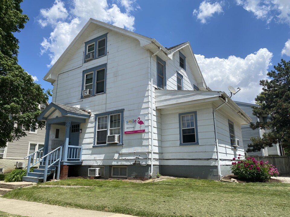 108 S 4th St in Champaign, IL - Foto de edificio