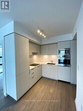 11 Wellesley St W in Toronto, ON - Building Photo - Building Photo