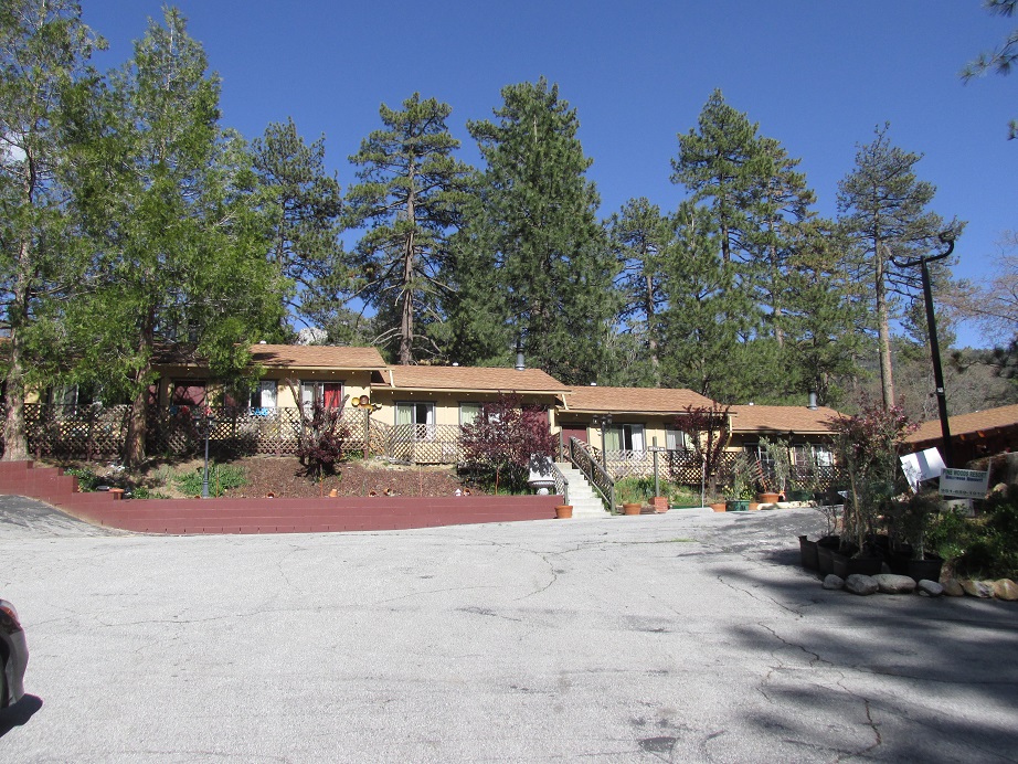 25840 Highway 243 in Idyllwild, CA - Foto de edificio