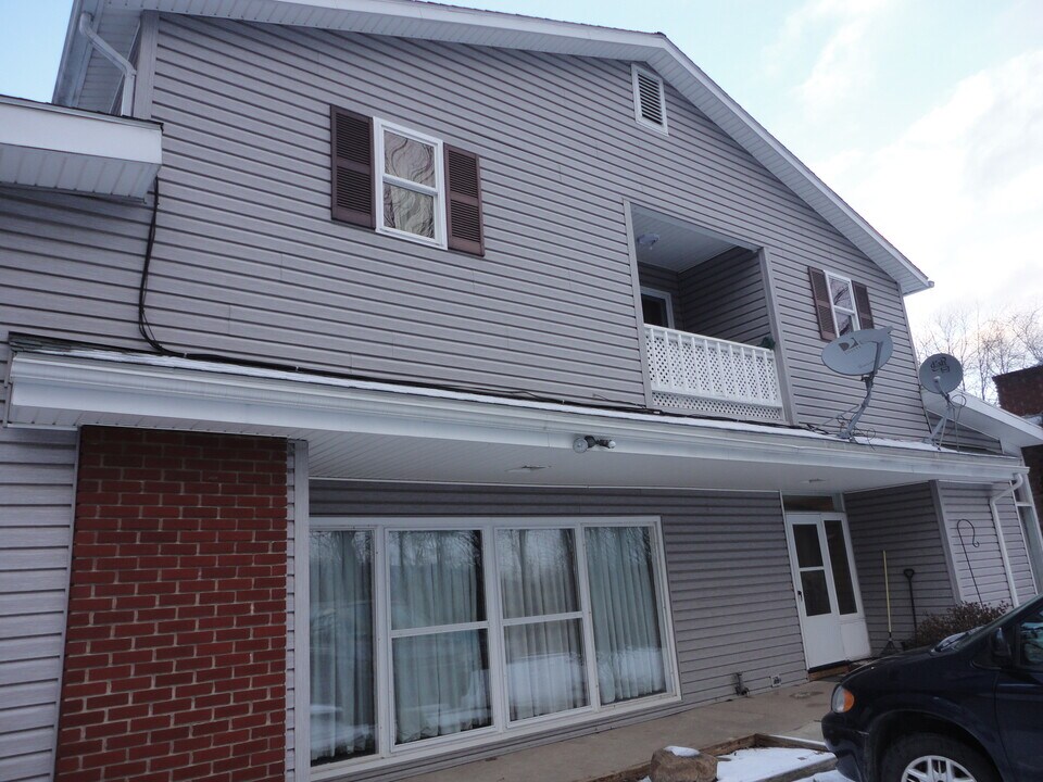 1901 Woodland Rd, Unit 2nd floor in Montoursville, PA - Building Photo