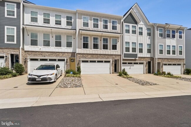 property at 3817 Drayton Ct