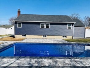 308 Hancock St in Brentwood, NY - Building Photo - Building Photo