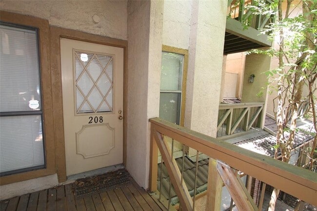 property at 806 W 24th St