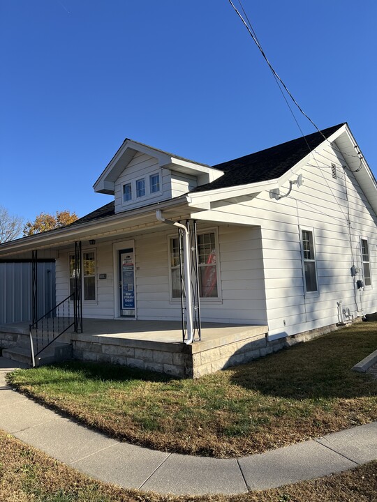 1601 E Springhill Dr in Terre Haute, IN - Foto de edificio