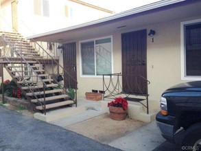 217 E Ivy Ave in Inglewood, CA - Foto de edificio - Building Photo