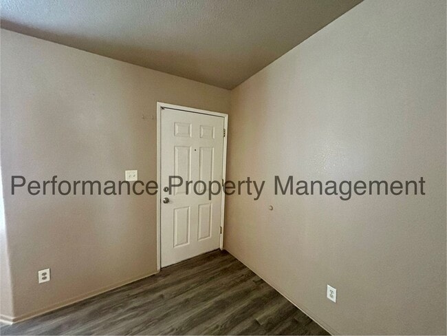 814 Encanto Way in Delano, CA - Building Photo - Building Photo