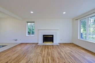 17305 Dayton Ave in Shoreline, WA - Building Photo - Building Photo